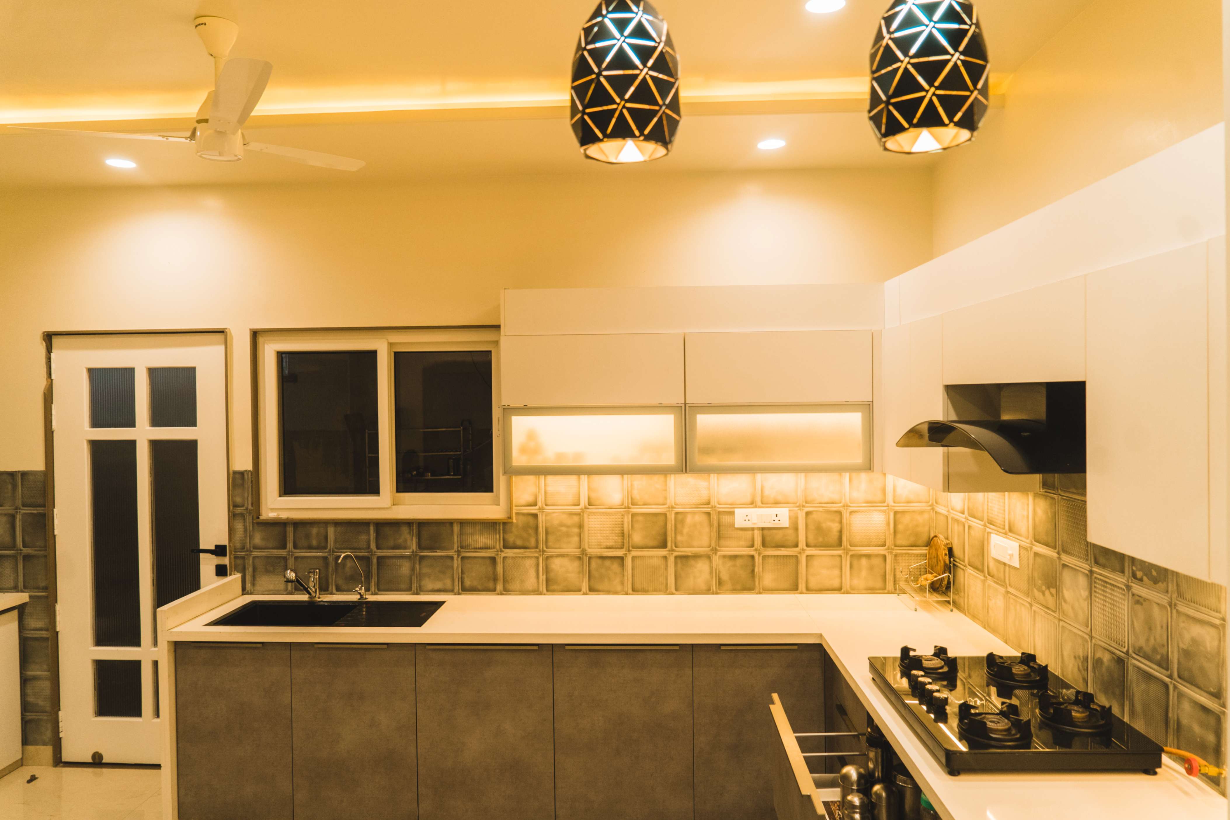 Contemporary kitchen layout